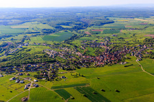 Ortsansicht am Morgen aus Norden in Bining im Bundesland Moselle, Frankreich