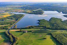 Kreuzung der beiden Kanäle Rhein Marne Kanal und Canal des houllères de la Sarre in den Seen Le Petit Étang und Le Grand Ruisseau in Gondrexange im Bundesland Moselle, Frankreich