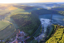 Luftaufnahme von Hotel Kloster Bronnbach mit Abteigarten,  Abteikirche Mariä Himmelfahrt und Missionare d. Heiligen Familie Kloster Bronnbach in Wertheim im Bundesland Baden-Württemberg, Deutschland