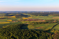 Dorfansicht am Morgen aus Norden im Ortsteil Uissigheim in Külsheim im Bundesland Baden-Württemberg, Deutschland