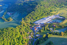 Produktionshallen der HOFMANN NATURSTEIN GmbH & Co. KG im Ortsteil Gamburg in Werbach im Bundesland Baden-Württemberg, Deutschland