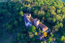 Luftaufnahme von Burg und Burgpark Gamburg in Werbach im Bundesland Baden-Württemberg, Deutschland