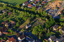 Friedhof Hochhausen mit Friedhofskapelle St. Johann Babtist in Tauberbischofsheim im Bundesland Baden-Württemberg, Deutschland