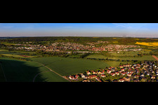 Panorama der Stadt im Taubertal aus Nordosten im Ortsteil Lauda in Lauda-Königshofen im Bundesland Baden-Württemberg, Deutschland