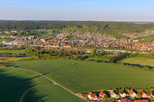 Ortsansicht aus Nordwesten am Morgen im Taubertal im Ortsteil Lauda in Lauda-Königshofen im Bundesland Baden-Württemberg, Deutschland