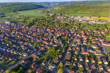 Luftbild von Ortsansicht aus Norden am Morgen im Taubertal im Ortsteil Königshofen in Lauda-Königshofen im Bundesland Baden-Württemberg, Deutschland