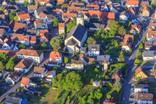 Kirche St. Mauritius von Osten im Ortsteil Königshofen in Lauda-Königshofen im Bundesland Baden-Württemberg, Deutschland