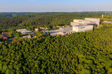 Schrägluftbild von Würth Industrie Service GmbH & Co. KG auf dem Drillberg aus Norden in Bad Mergentheim im Bundesland Baden-Württemberg, Deutschland