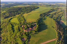 Luftaufnahme von Burg Neuhaus in Igersheim im Bundesland Baden-Württemberg, Deutschland