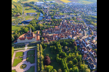Altstadt, Schloss und Schlossgarten Weikersheim im Bundesland Baden-Württemberg, Deutschland