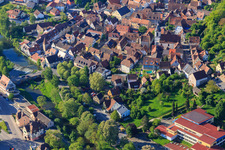 Altstadt aus Norden am Morgen mit Schlosserturm, Kirche St. Peter und Paul und Tauberturm in Creglingen im Bundesland Baden-Württemberg, Deutschland
