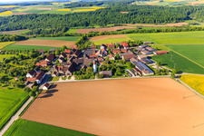 Luftaufnahme von Ortsteil Erdbach mit Ponyhof Erdbach Fjordpferdezucht und Reiterhof im Ortsteil Schön in Creglingen im Bundesland Baden-Württemberg, Deutschland
