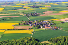 Dorfansicht am Morgen aus Norden im Ortsteil Wolfsbuch in Creglingen im Bundesland Baden-Württemberg, Deutschland