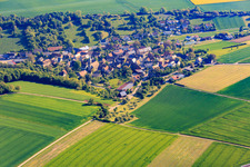 Dorfansicht am Morgen aus Südwesten im Ortsteil Reinsbronn in Creglingen im Bundesland Baden-Württemberg, Deutschland