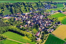 Dorfübersicht am Morgen aus Südwesten im Ortsteil Reinsbronn in Creglingen im Bundesland Baden-Württemberg, Deutschland