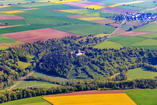 Burg Brauneck mit Photovoltaikdach im Ortsteil Niedersteinach in Creglingen im Bundesland Baden-Württemberg, Deutschland