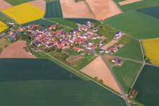 Dorfübersicht am Morgen aus Osten im Ortsteil Oesfeld in Bütthard im Bundesland Bayern, Deutschland