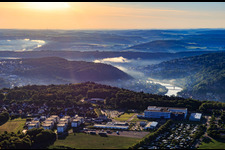 Blick aus Süden vom Wartberg ins Maintal am Morgen in Wertheim im Bundesland Baden-Württemberg, Deutschland