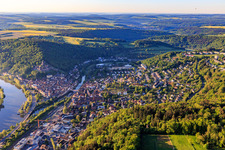 Taubermündung in den Main unter der Burg Wertheim aus Nordosten im Bundesland Baden-Württemberg, Deutschland
