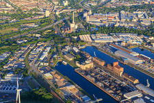 Rheinhäfen mit Werftstraße und Städtisches Elektrizitätswerk und  Heizkraftwerk West im Ortsteil Mühlburg in Karlsruhe im Bundesland Baden-Württemberg, Deutschland