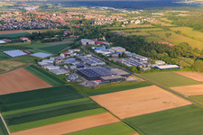 Gerwerbepark W und W Campus von Westen in Herxheim bei Landau im Bundesland Rheinland-Pfalz, Deutschland