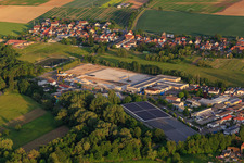 Baustelle mit Fundament des neuen Logistikpark der HANSAINVEST und DFI-Real-Estate Kandel nach Abriss des OBI-Markts im Ortsteil Minderslachen im Bundesland Rheinland-Pfalz, Deutschland