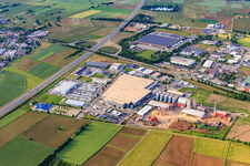 Industriegebiet an der A5 mit Bracchi Deutschland Transport & Logistik GmbH,. Krämer MEGA STORE Ettenheim, JRS Holzenergie HEW GmbH & Co. KG und  Ernst- Caravan- u. Freizeit-Center GmbH im Ortsteil Orschweier in Mahlberg im Bundesland Baden-Württemberg