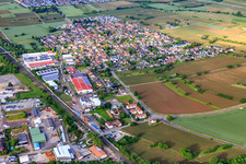 Ortsansicht aus Süden an der Bahnlinie im Ortsteil Orschweier in Mahlberg im Bundesland Baden-Württemberg, Deutschland