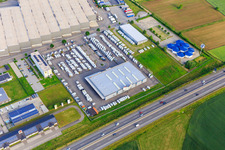 Industriegebiet an der A5. Krämer MEGA STORE Ettenheim und  Ernst- Caravan- u. Freizeit-Center GmbH im Ortsteil Orschweier in Mahlberg im Bundesland Baden-Württemberg, Deutschland