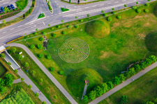 Grünfläche am Roland-Mack-Ring in Rust im Bundesland Baden-Württemberg, Deutschland