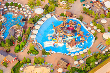 Luftbild von Svalgurok, Spiralrok - Spiral-Rutsche und Slalomrok - wilde Slalom-Rutsche im Rulantica im Europapark Rust im Bundesland Baden-Württemberg, Deutschland