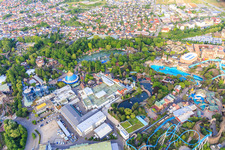 Übersicht klassischer Teil mit Fjord Rafting und  blue fire Megacoaster des Europapark Rust im Bundesland Baden-Württemberg, Deutschland