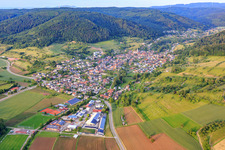 Dorfansicht im Ettenbachtal von Westen im Ortsteil Münchweier in Ettenheim im Bundesland Baden-Württemberg, Deutschland