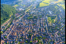 Luftbild von Stadtzentrum aus Südwesten in Waldkirch im Bundesland Baden-Württemberg, Deutschland