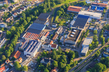 Industriegebiet am Gewerbekanal mit Ganter Interior GmbH - Generalunternehmer für Innenausbau, Tobias Brüsch und Moto-Thek Lagerverkauf im Ortsteil Kollnau in Waldkirch im Bundesland Baden-Württemberg, Deutschland