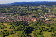 Barocke Altstadt hinter der Kirche St. Bartholomäus in Ettenheim im Bundesland Baden-Württemberg, Deutschland