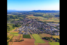 Stadtansicht von Norden im Ortsteil Wonnental in Kenzingen im Bundesland Baden-Württemberg, Deutschland