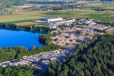 Rimsinger Baggersee / Kiesgrube Niederrimsingen mit Betonwerk Müller GmbH & Co. KG,  P & S-Beton GmbH & Co. KG und H+H Kalksandstein GmbH im Ortsteil Oberrimsingen in Breisach am Rhein im Bundesland Baden-Württemberg, Deutschland