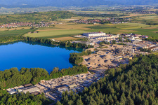 Luftbild von Rimsinger Baggersee / Kiesgrube Niederrimsingen mit Betonwerk Müller GmbH & Co. KG,  P & S-Beton GmbH & Co. KG und H+H Kalksandstein GmbH im Ortsteil Oberrimsingen in Breisach am Rhein im Bundesland Baden-Württemberg, Deutschland