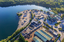 Kiesgrube Breisach am Rhein mit  MSW Metallhandel Südwest GmbH und Adolf Braun KG Kies- und Transportbetonwerke im Ortsteil Gündlingen im Bundesland Baden-Württemberg, Deutschland