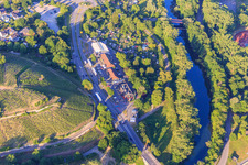 Ehemaliger Zoll an der B31 mit McDonald's und Tabac Alsace in Breisach am Rhein im Bundesland Baden-Württemberg, Deutschland