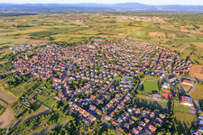 Ortsansicht aus Westen in Wyhl am Kaiserstuhl im Bundesland Baden-Württemberg, Deutschland