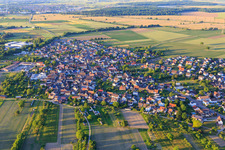 Ortsübersicht von Südwesten im Ortsteil Niederhausen in Rheinhausen im Bundesland Baden-Württemberg, Deutschland