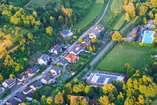 Schmieheimer Straße mit Freibad Kippenheim im Bundesland Baden-Württemberg, Deutschland