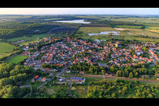 Ortsansicht mit Bahnhof im Ortsteil Frose in Seeland im Bundesland Sachsen-Anhalt, Deutschland