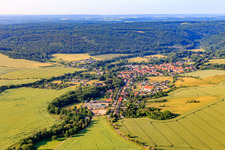 Dorfansicht aus Norden im Ortsteil Meisdorf in Falkenstein im Bundesland Sachsen-Anhalt, Deutschland