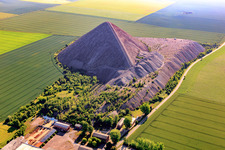 Pyramide des Mansfelder Landes - Schieferhalde Thälmann-Schacht im Ortsteil Hübitz in Gerbstedt im Bundesland Sachsen-Anhalt, Deutschland