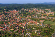 Stadtansicht aus Osten mit Thiepark in Blankenburg im Bundesland Sachsen-Anhalt, Deutschland