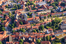 Luftbild von Liebfrauenkirche (Ev.-reformierte Gemeinde) am Domplatz im Ortsteil Diocese Halberstadt im Bundesland Sachsen-Anhalt, Deutschland