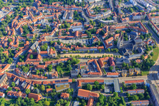 Luftbild von Domplatz mit Dom und Domschatz Halberstadt und Liebfrauenkirche (Ev.-reformierte Gemeinde) im Ortsteil Diocese Halberstadt im Bundesland Sachsen-Anhalt, Deutschland